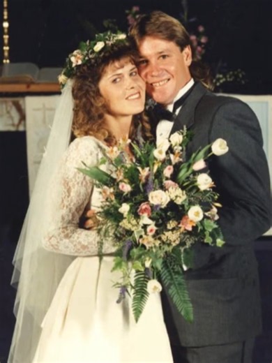 In the latest episode of Frances Whiting’s Humankind, Terri Irwin shares candid stories of her deep love of Steve Irwin and how marrying him was the best decision of her life. As the world marks 20 years since Steve Irwin’s passing, she also reveals that she has been able to use her own grief at losing the man she fell in love with as a 27-year-old American tourist visiting Australia Zoo, to help others. Listen to Frances Whiting's Humankind in the link in the bio or wherever you get your podcas