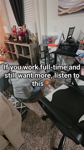 5 Digital Skills Any Working Mom Can Learn in 7 Days Let me simplify this for my moms who are busy, capable, and ready for more, but don’t have time to waste. You don’t need to learn everything. You don’t need to be a tech expert. You don’t need to quit your current job. You just need one digital skill you can build on. Here are 5 realistic skills moms who actually work can learn in just one week👇🏾 1️⃣ Template Design Creating planners, checklists, invitations, or business templates people alr