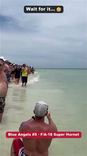 Blue Angels Sneak Pass Over a Packed Beach😳#usaf #usa #jets #aviation #blueangel #jetfighter #jet