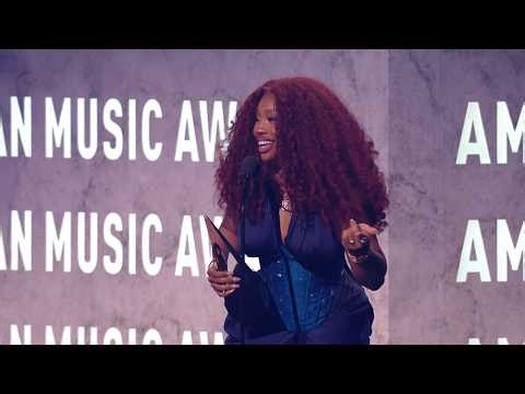 SZA Accepts the Award for Best Female R&B Artist [52nd American Music Awards]