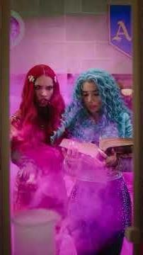 A letter threatens to expose Red & Chloe's secret! 🤫 | Locker Diaries: Descendants | Disney Channel