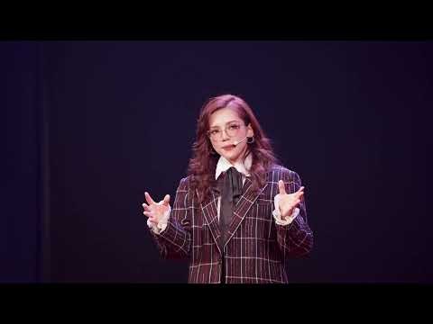 The "algorithm" generation | Hoàng Ngân | TEDxFTU