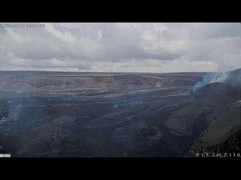 Live of Kilauea volcano erupting in Hawaii