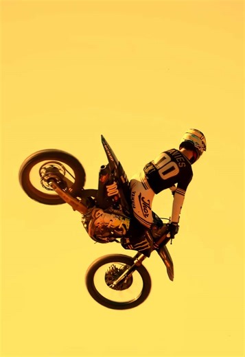 Pure freestyle motocross in stunning 4K 🔥 Big air, clean tricks, full send 🏍️💨 Watch till the end 👀 #freestylemotocross #motocross #fmxfreestyle #fmxlife #4kvideo