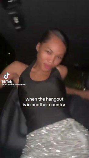 TIKTOK: Larray, Quen Blackwell & Inde Navarrette "When The Hangout Is In Another Country"