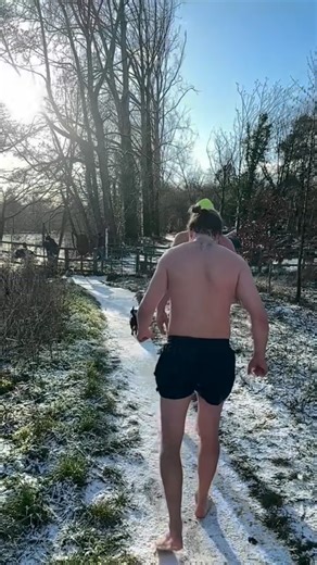 Suda Sauna | Chester on Instagram: "Dip 96 of 100 today. The coldest day of the season so far 🥶🥶 Hands down the toughest swim of this entire challenge. Around 7 minutes of movement in 4–5°C water 🌡️🧊 By the end I could barely feel my hands or feet, my heart was pounding and my head was spinning. But the elation, camaraderie, family warmth, and that post-swim euphoria in the winter sunshine afterwards? Absolutely priceless 🌞🧊 It’s important to have good partners on swims like this. Grateful