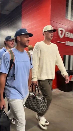 Specialists arrive on gameday!