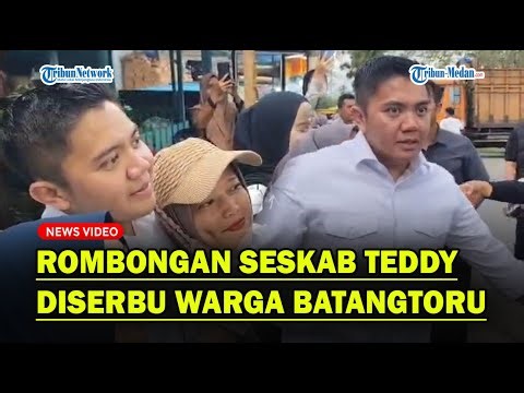ROMBONGAN Seskab Teddy Cs Diserbu Warga Batangtoru Saat Mau Pergi Ngopi❗