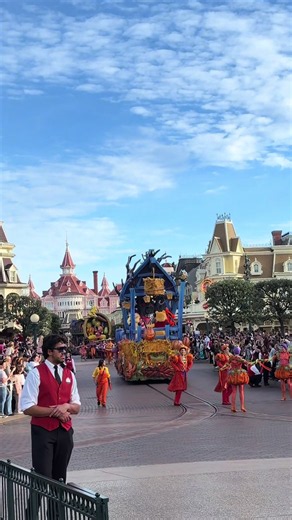 Disneyland Paris Halloween Parade 2026 — Full Guide