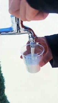 This Lake Can Fool Your Eyes 😲