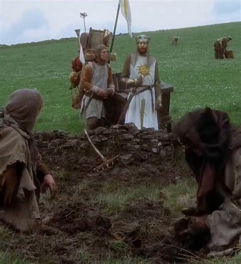 “Well how d’ya become king, then?”😂Michael Palin, Graham Chapman and Terry Jones in “Monty Python and the Holy Grail” (1975)