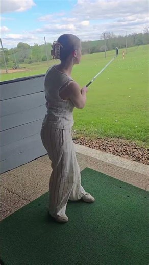 First time playing golf ⛳ #sport #golf #girl #fitness #fyp #reel #shorts #style #weekend #subscribe