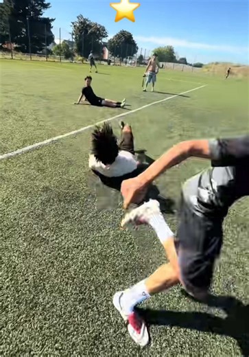 1 vs 3 Skills: Football 1v1 Juggling & Dribbling Tips