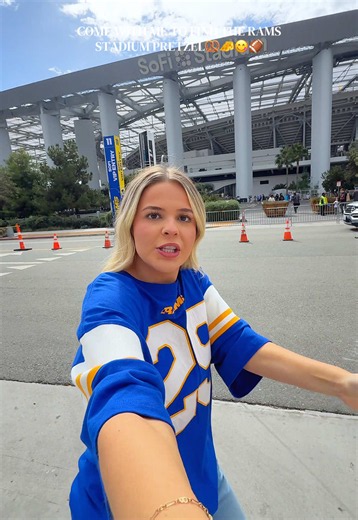 Rams stadium pretzel review: Sofi Stadium food vlog