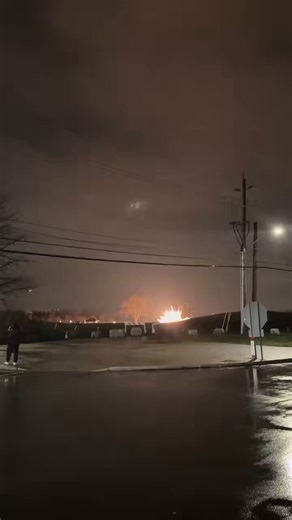A late night fireball in Toronto had people thinking the worst until the truth came out.The explosion near power lines at Downsview Park was actually a permitted pyrotechnic effect for #Drake’s “PROJECT BOT,” supervised by Toronto Police.No injuries. No damage. Just cinema. 🎬
