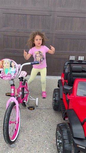 Rhia Chooses the Toy Car - Role Play