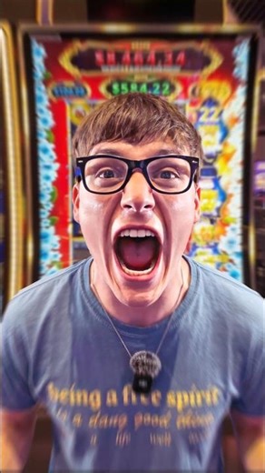 Chat couldn't believe this slot machine pull... 🤬 🎰