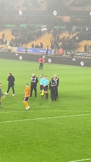 Nobody is too pleased with the ref’s performance at Molineux.. #wolves #wwfc #pompey #efl