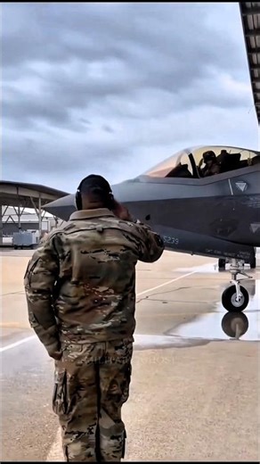 Watch These Jets Control the Sky🛫