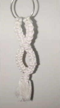 Easy Macrame Keychain | Step-by-step Infinite Square Knot pattern #macrame #keychain #boho #bohoart