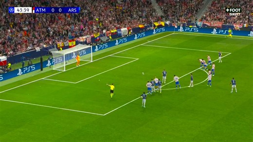 GOOOOAAAALLLL !!! DANNY WELBECK OPENS THE SCORING WITH A BEAUTIFUL GOAL FOR ARSENAL !! WHAT AN EXCITING GAME OF FOOTBALL !!ATLETICO 0-1 ARSENAL 🔴🔵