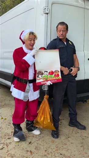 I Met Santa? @MrBeast @1billionsummit #1billionsummit #1bkindness