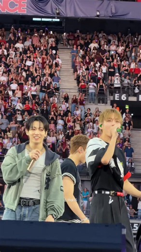 Iconic V Leggo o~o o BTS Jump Arirang Tour In Paris Day 1 #taehyung #btsconcert2026 #btsarmy #btsworldtour_arirang #kimtaehyung credit to owner for the video