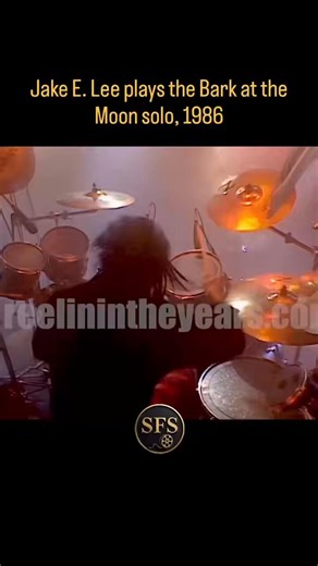 Jake E. Lee, what a monster on the axe he is! Here he is giving us all a lesson with Ozzy on ‘Bark At The Moon’!🎸👍🤘