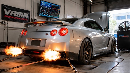 This 800HP Nissan GT-R shoots massive flames on the dyno