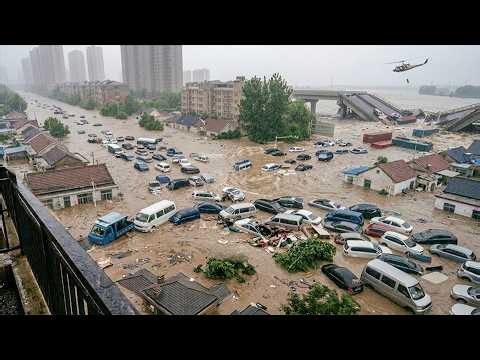 Mass Evacuation in Liaoning, China! Historic Flooding Sweeps Away Cars, People Fleeing to Rooftops