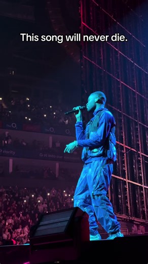 Santan Dave's Timeless Performance at the O2 Arena