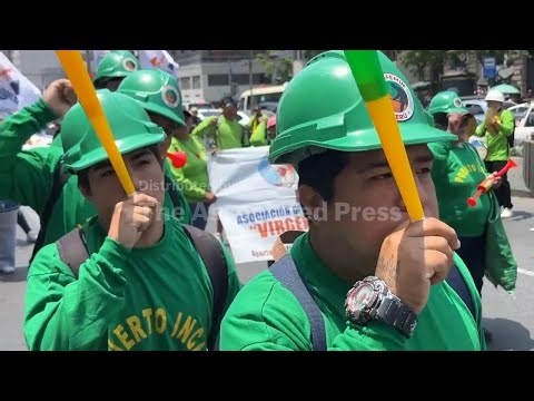 Peru Congress sends informal gold mining permit to president