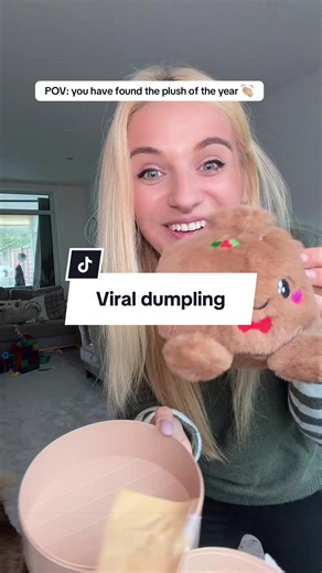 Grab them whilst they are in stock! These sell out fast and u spy vouchers too!! How adorable are these? #dumpling #plushdumpling #plushies #viraldumpling #MeuEstiloHRV