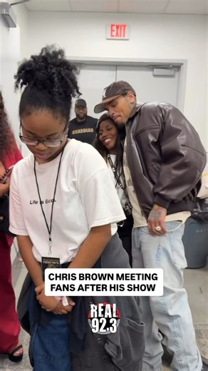 Chris Brown Meeting Fans After His Show in LA #rnbtour #breezy #teambreezy #usher #meetandgreet