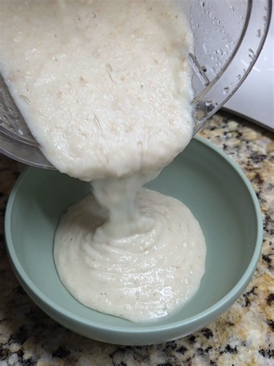 Hearty Cauliflower & Oatmeal Puree (6 Months) 🥣🥦✨ ​A nutritious, filling breakfast for your little one! Steaming oats with cauliflower creates a creamy texture packed with fiber, Vitamin C, and iron. ​Ingredients: 🥦 Fresh cauliflower florets 🌾 1/4 cup rolled oats 🍼 Breastmilk or formula (to adjust texture) ​Instructions: 1️⃣ Combine cauliflower and rolled oats, then steam for 15–20 minutes until completely tender. 2️⃣ Transfer to a blender. 3️⃣ Add breastmilk or formula to achieve your baby
