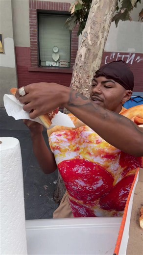 Giving Food to Homeless on Skid Row: How I Handed Out 14 Pizzas