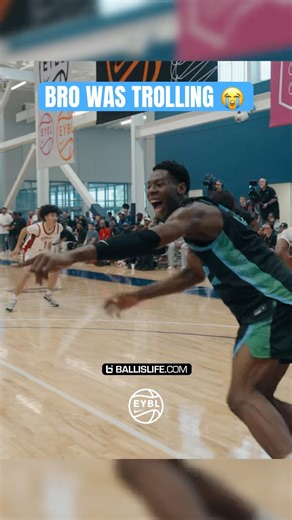 Buddy was having the time of his LIFE blocking EVERYONE 😭😭