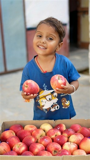 Apple khaoge 😂 cute baby teasing #shorts #shortsfeed #youtubeshorts