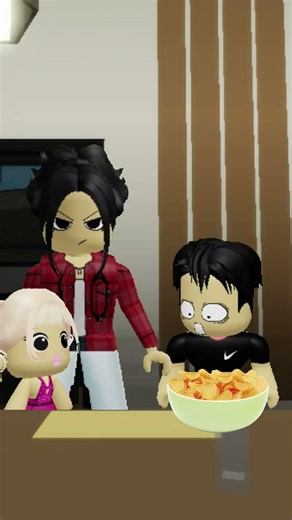 Mom shares things fairly in Roblox Brookhaven