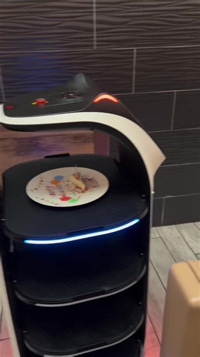 I tried a restaurant run by robots #fyp #foryou #korean #robot #ai
