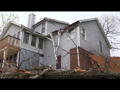 Huge tree crushes roof! Family’s "earthquake" awakening | FOX 5 News