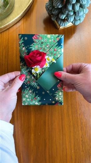 Genius Holiday Gift Wrapping Tips! 🎁 Volume 2 More of our expert tips for gift wrapping this Christmas! Clever new techniques to try, easy bow tutorials and festive ways to wrap all kinds of gifts! #gifting #wrapping #presents #giftideas This original video was produced by Network Media, LLC and Jeff & Lauren Productions. | Creative Crafting