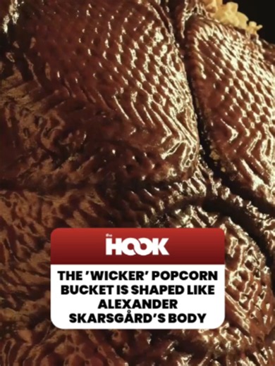 Popcorn buckets are getting OUT OF HAND! 😭🍿 The new popcorn bucket for ‘WICKER’ has been revealed, and it's shaped like Alexander Skarsgård's character's entire TORSO! 😳🔥 Regal is even letting fans download the design and 3D-print their own Wicker Husband at home! 👀 Is this the wildest popcorn bucket yet? 🤣 #Wicker #AlexanderSkarsgard #PopcornBucket #MovieNews #Cinema #Movies #OliviaColman
