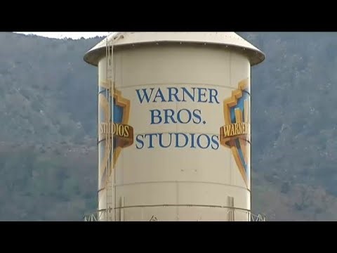 Paramount’s Warner Bros takeover escalates | FOX 5 News
