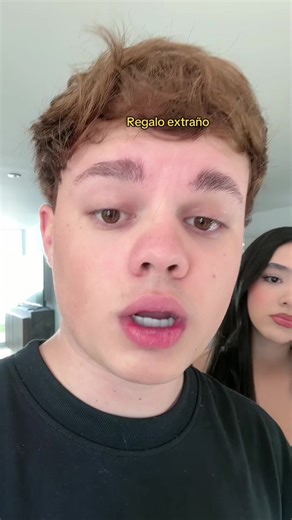 Regalo extraño @Aldo Arturo @Sofia Roberta Vela #fyp #parati #popular | Brandon.vela