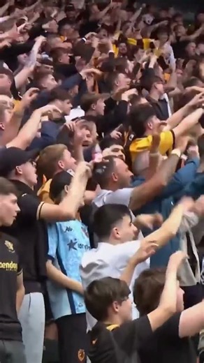 Hull fans singing “You’re getting mauled by the Tigers” after leading Man United by two goals 🎶