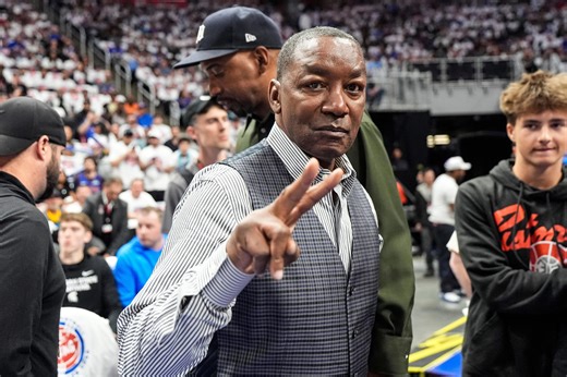 See Pistons legend Isiah Thomas receive standing ovation in Game 2
