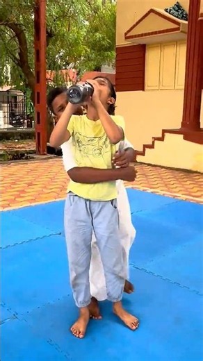 "Turn Everyday Objects Into Self-Defense Tools! Simple Kids Safety Techniques 🎒💧"#YouTubeShorts