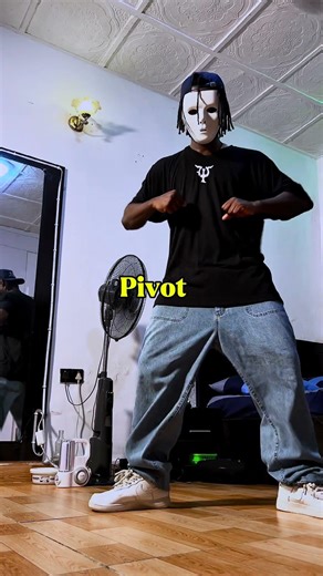 Save & learn this #tutorial #cripwalk #cwalk #electrobreakers #cwalkdance @electrobreakerz0