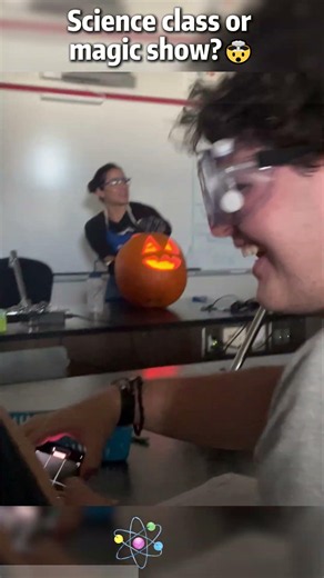 Science class or magic show?🤯#ScienceExperiments #ClassroomMagic #Chemistry #Physics #TeacherContent